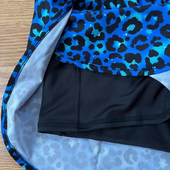 VOXY RUNNING SHORTS
BLUE LEOPARD - 2 IN 1 RACER SHORTS
SIZE SMALL - Picture 7 of 11